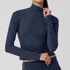 Alo Yoga Ribbed Sea Coast Mockneck Long Sleeve in Navy (size small)